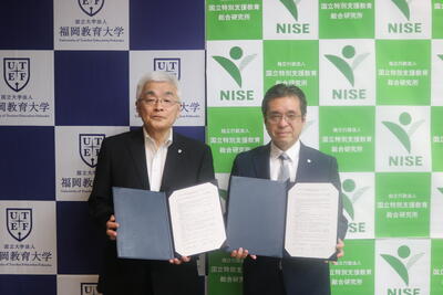 協定を締結した飯田福教大学長（左）と中村特総研理事長（右）