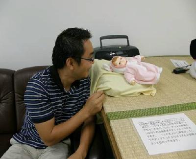 香りを楽しめるハーブ類 ソファの家族と目が合う高さの高床畳