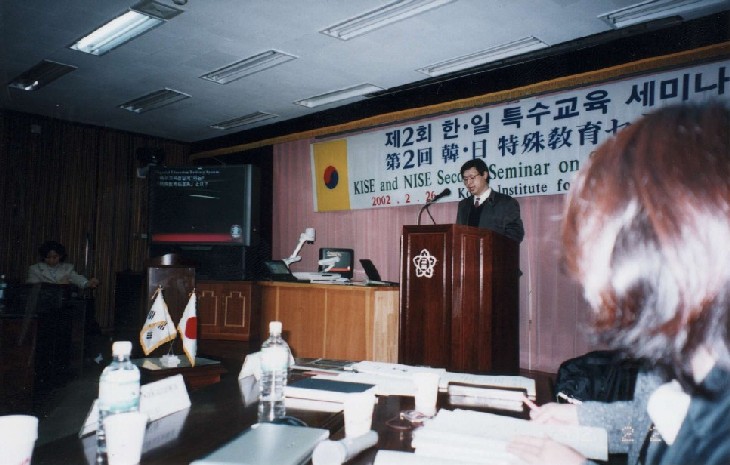 発表する大杉成喜主任研究官