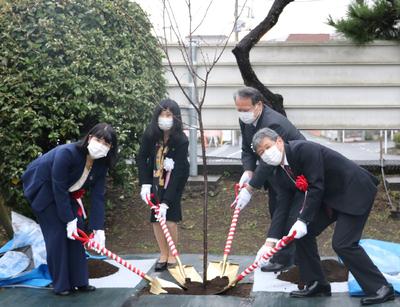 (写真)記念植樹