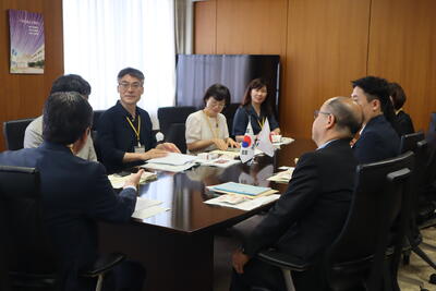 役員との懇談の様子の写真