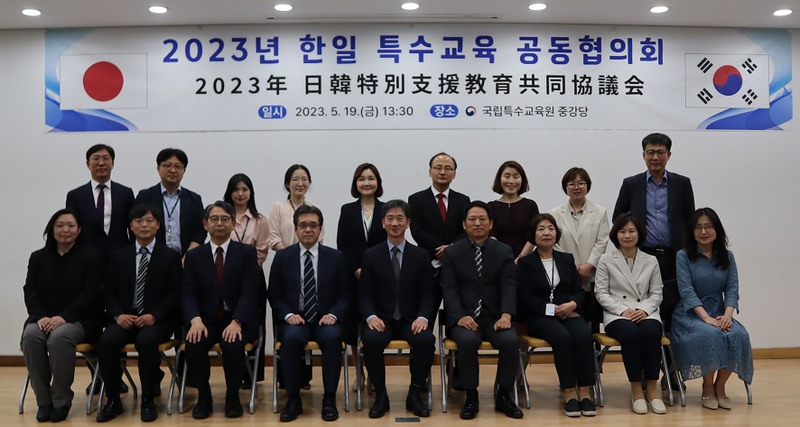 記念撮影の様子の写真