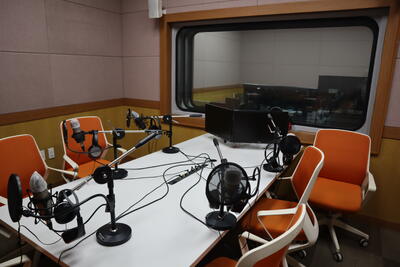 (写真)「School for You」等の配信施設設備