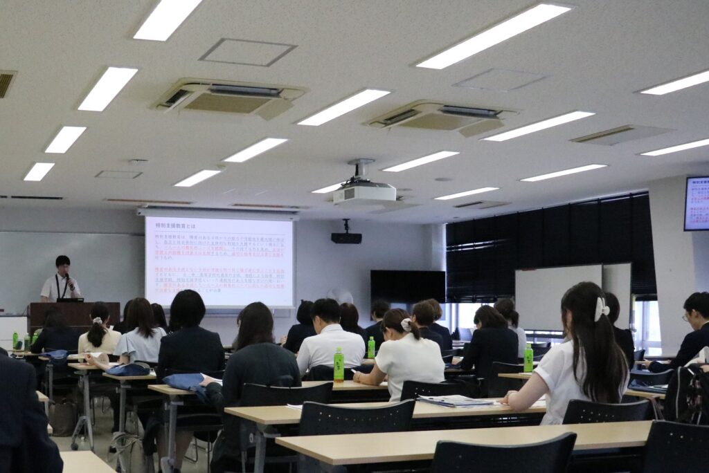 みずほフィナンシャルグループの金融経済教育アンバサダー等を対象に行われた特別講義の様子
